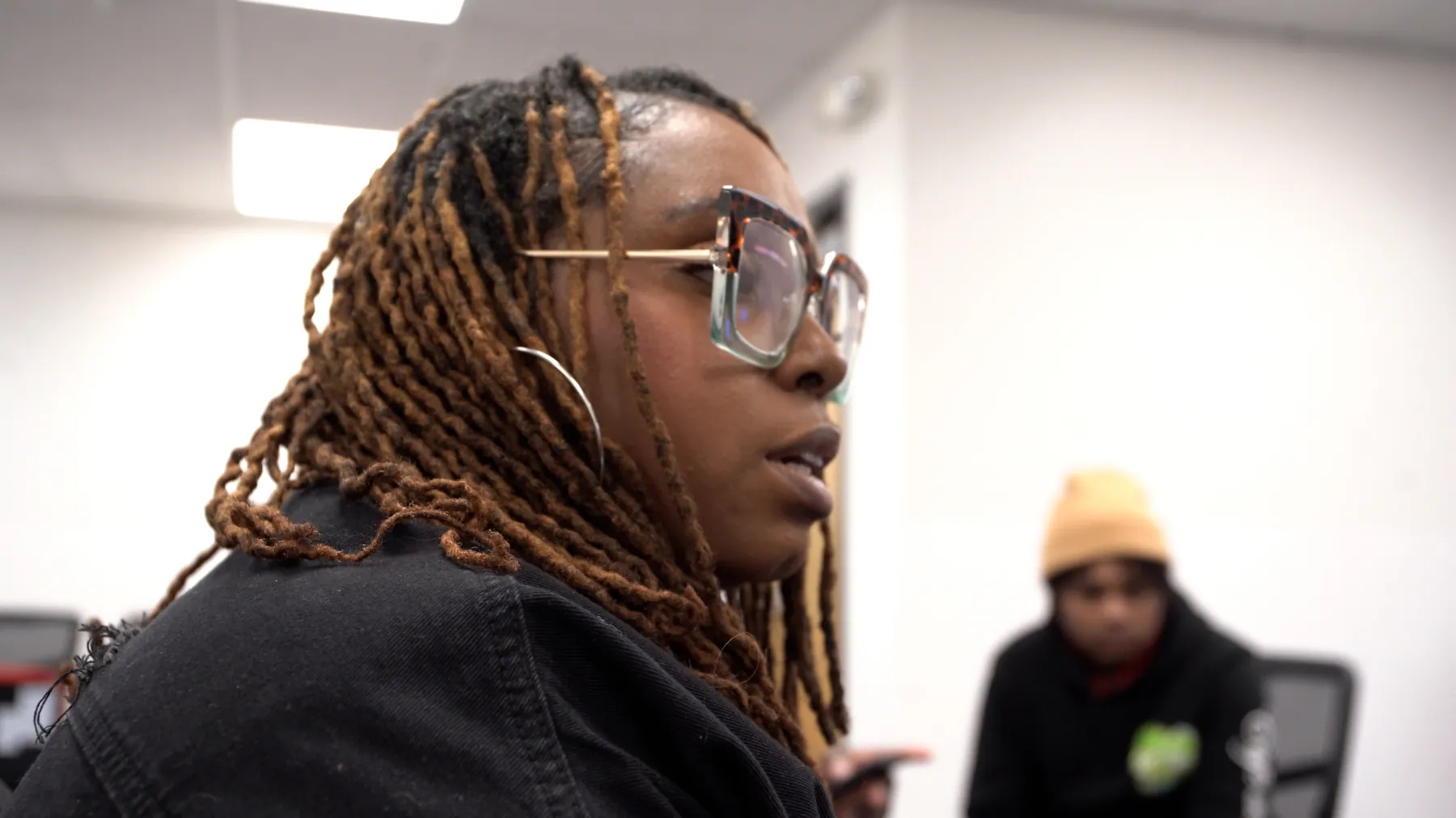 A StoryStrong facilitator guiding a storytelling circle